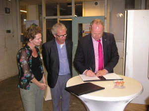 wethouder Tigelaar tekent Samenwerkingsovereenkomst